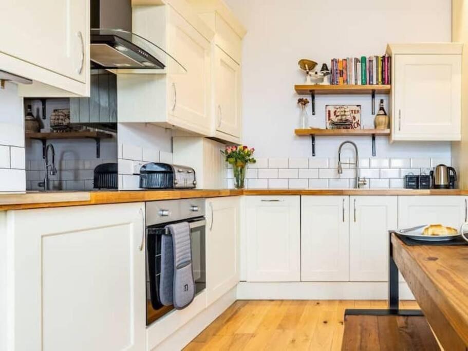 Number 7 Torquay Stunning Sea Views Appartement Buitenkant foto