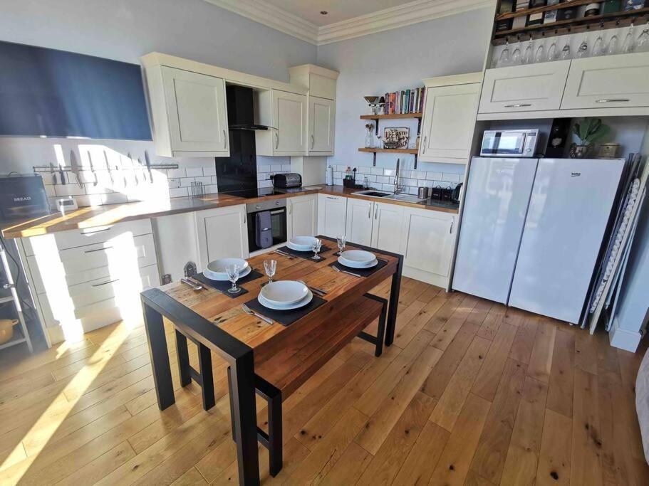 Number 7 Torquay Stunning Sea Views Appartement Buitenkant foto