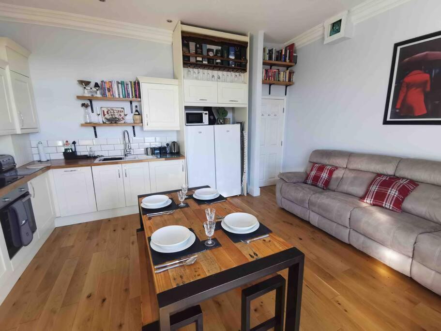 Number 7 Torquay Stunning Sea Views Appartement Buitenkant foto